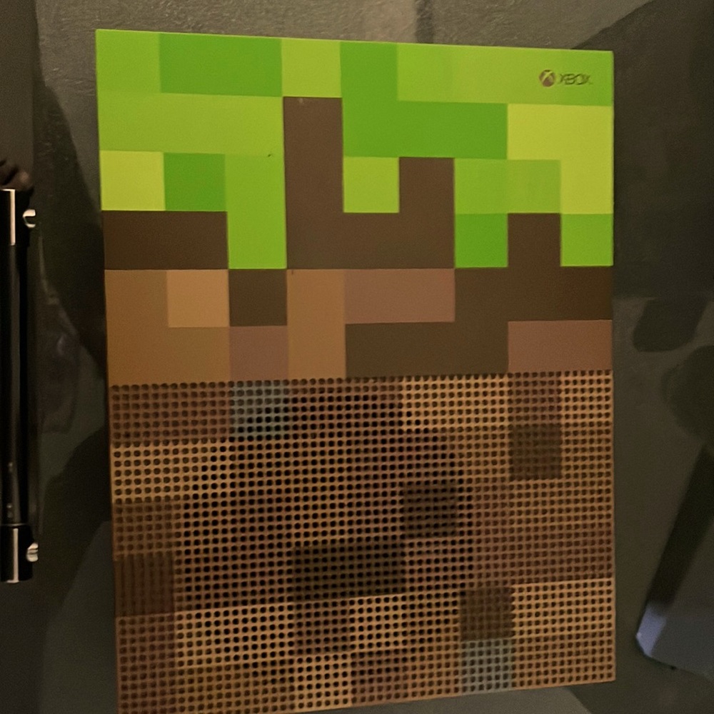 Limited edition Minecraft Xbox one s used 1TB